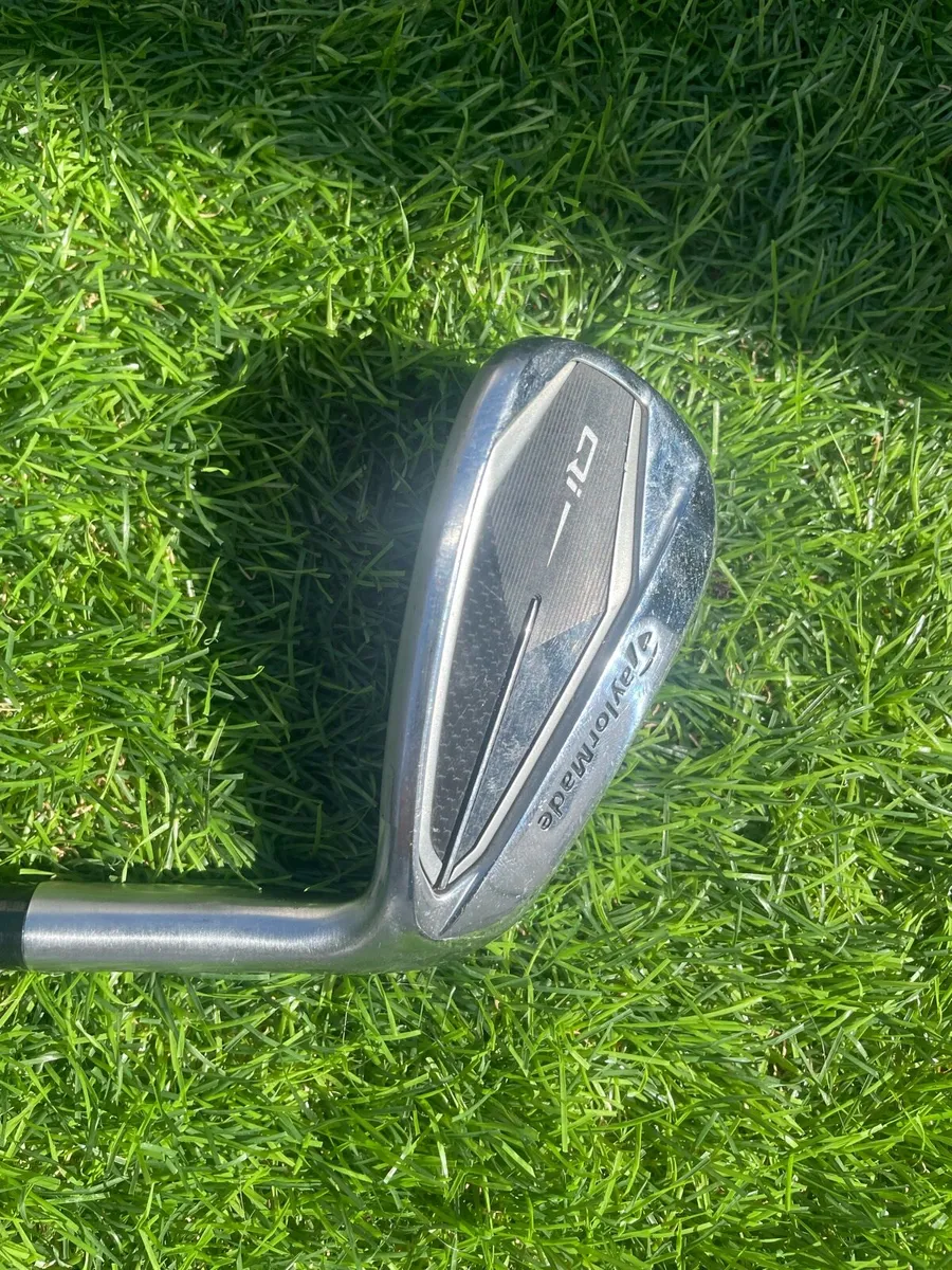 Golf club - Image 1