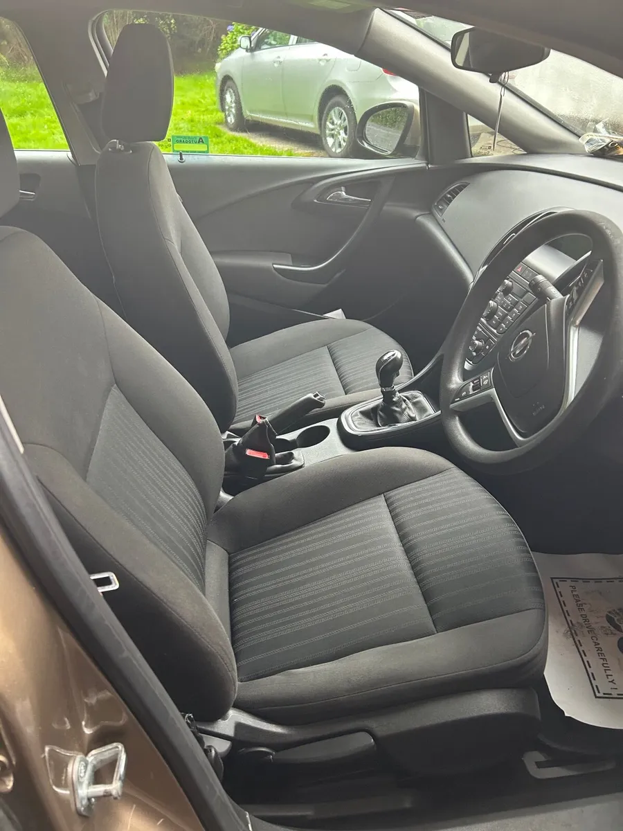 Opel Astra 2013 - Image 4