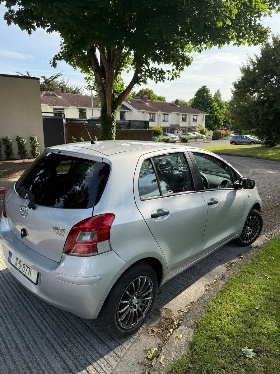 Toyota Yaris 2011 - Image 4