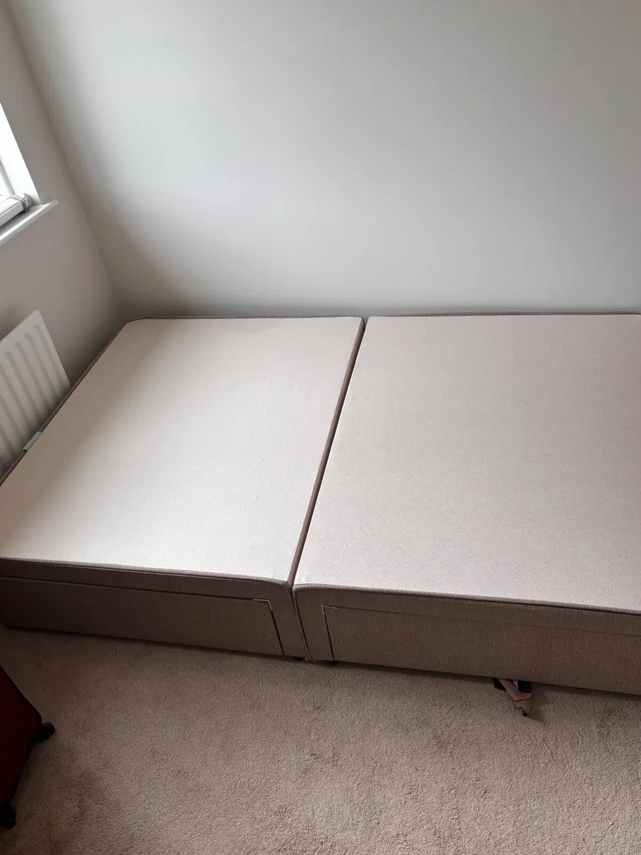 4 foot Bed base & headboard - Image 1