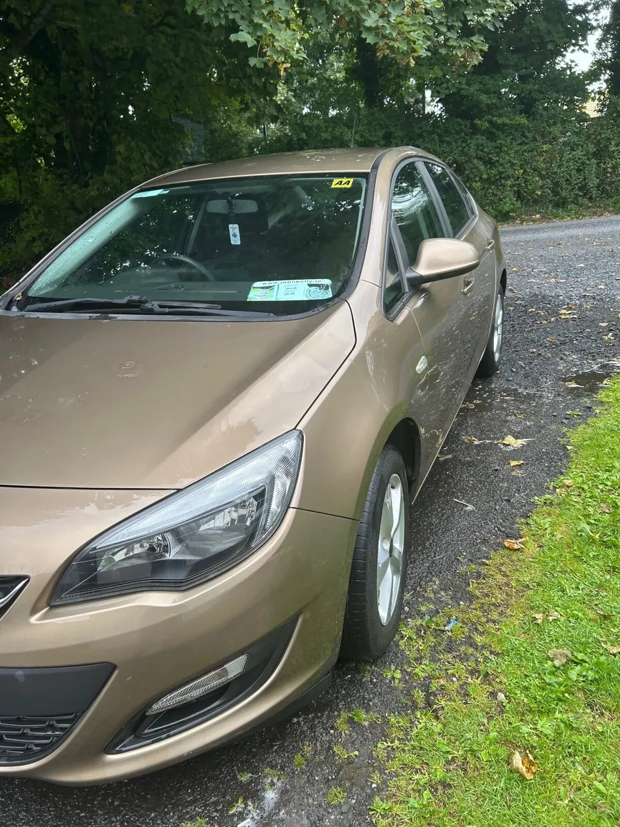 Opel Astra 2013 - Image 1