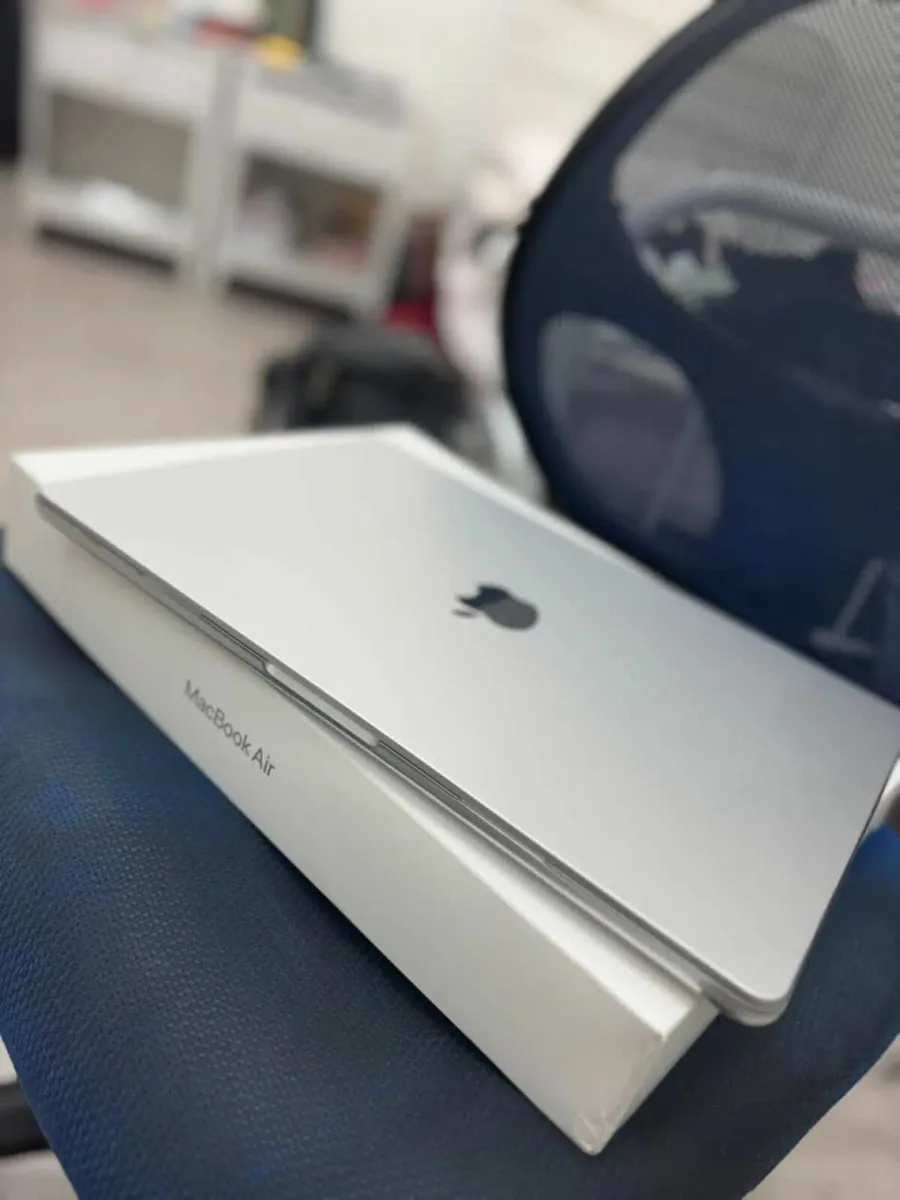MacBook Air 15.3 2023 M2 24GB RAM 2TB SSD - Image 3