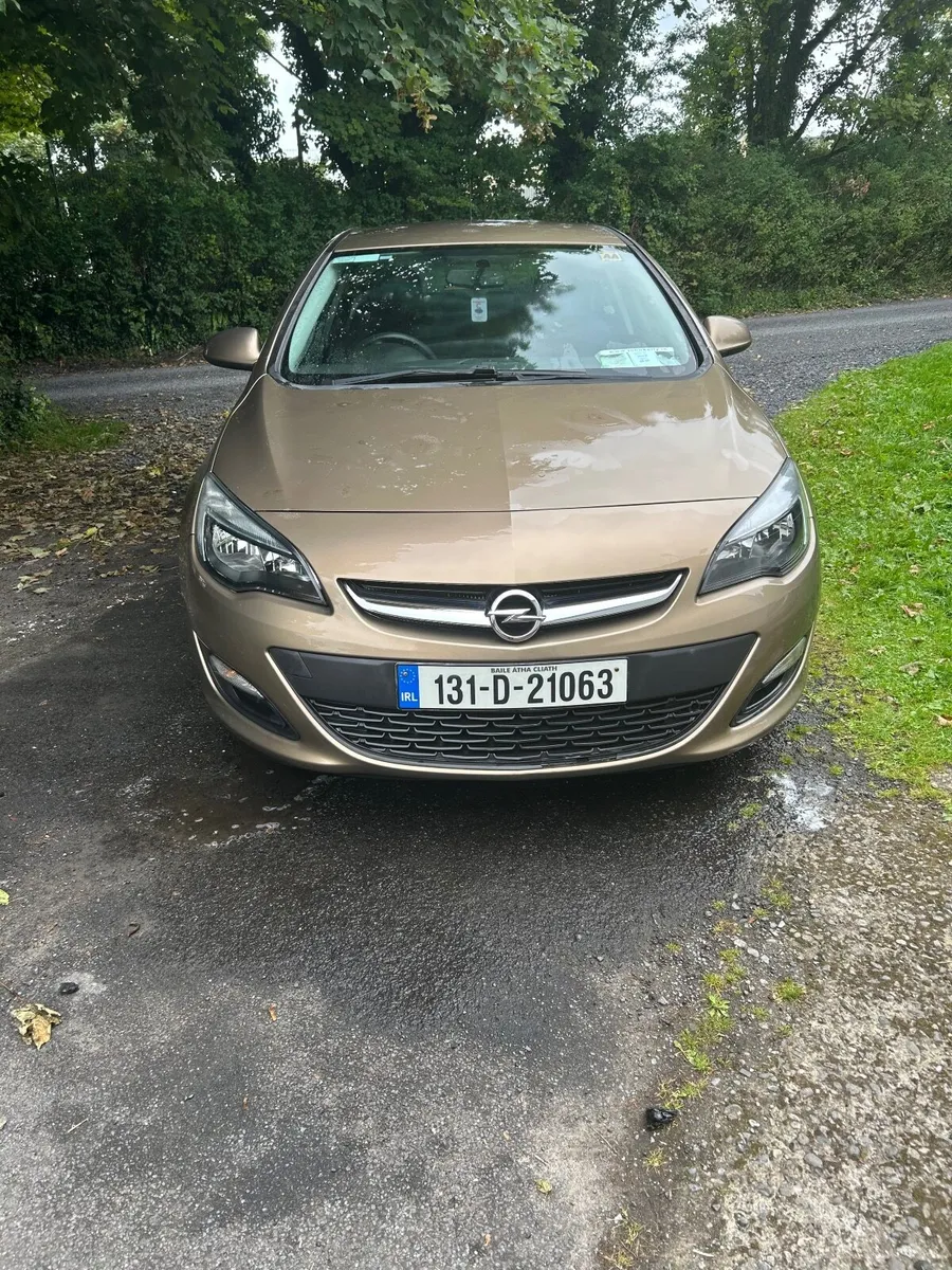 Opel Astra 2013 - Image 1