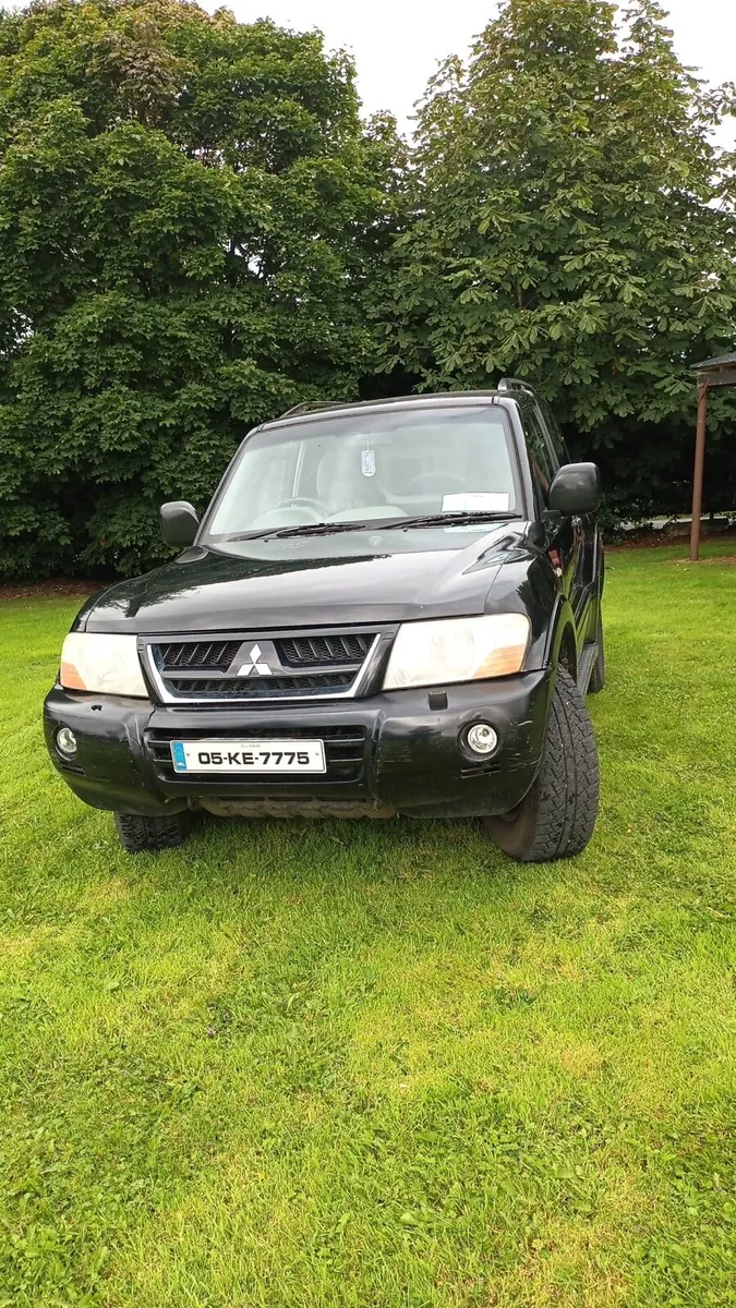 **2005 Mitsubishi pajero short wheel base** - Image 1