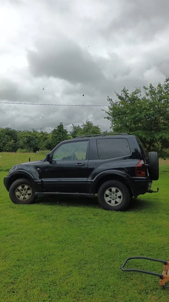 **2005 Mitsubishi pajero short wheel base** - Image 2