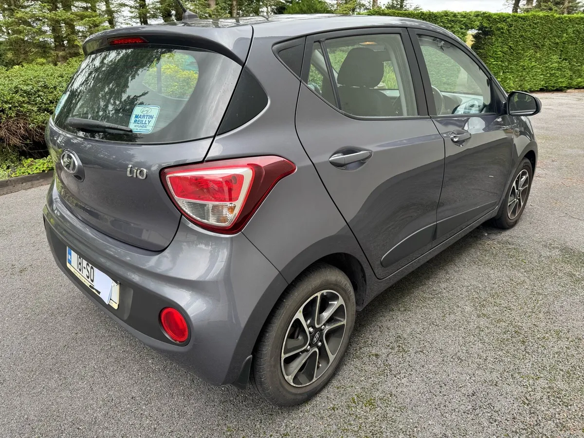 Hyundai i10 Deluxe 4dr - Image 3