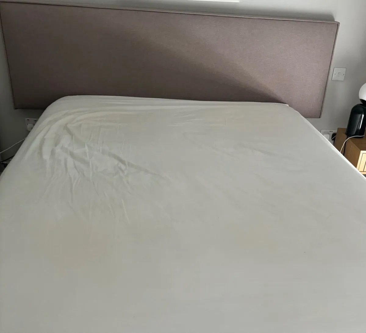 King size bed - Image 1