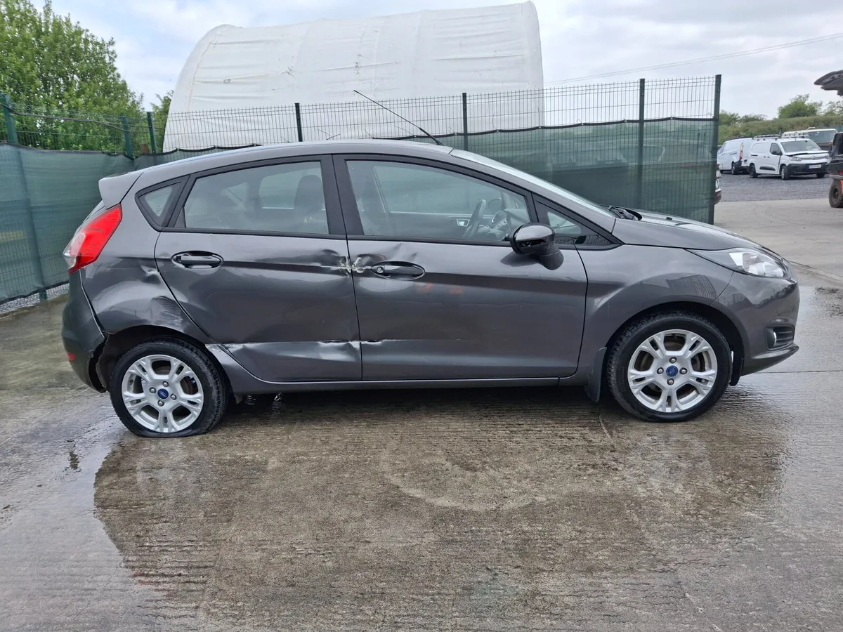 2016 Ford Fiesta  Zetec  1.0 Petrol - Image 4