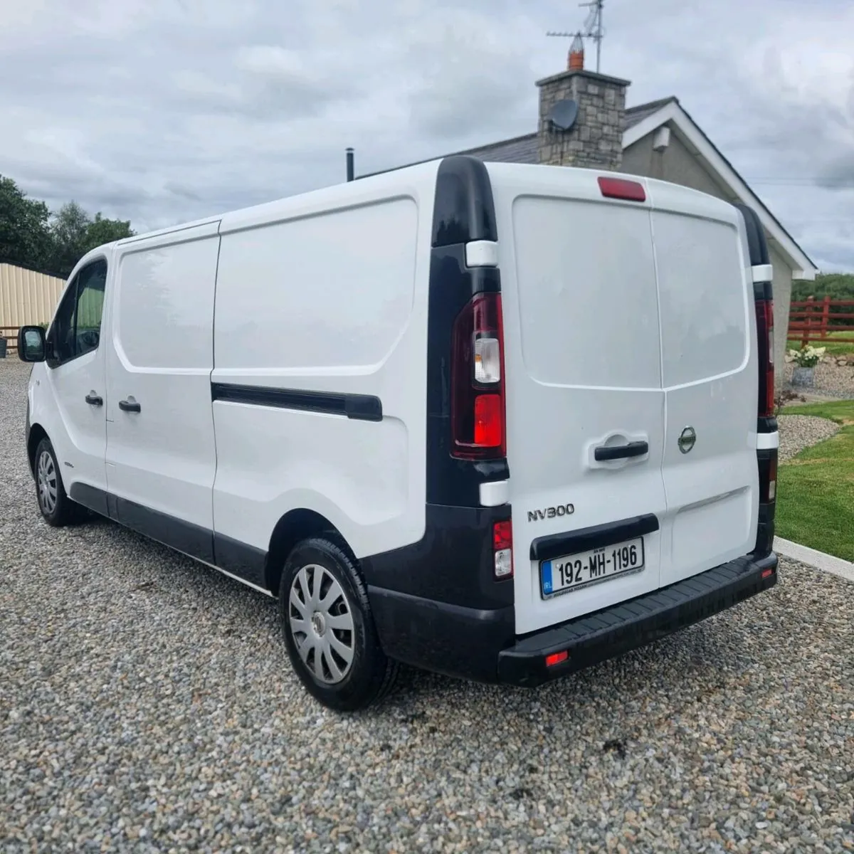 2019 Nissan NV300 - Image 2