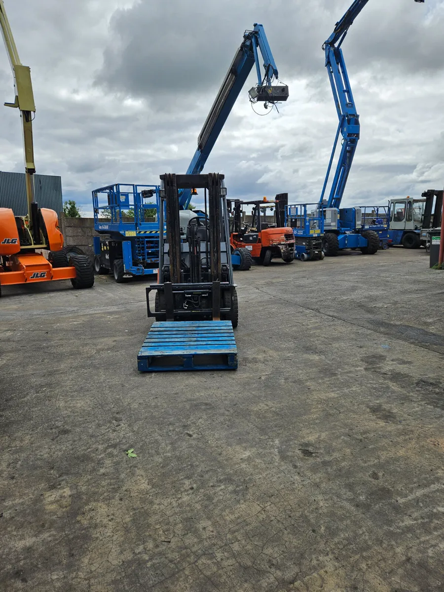 Electric Forklift - Image 3
