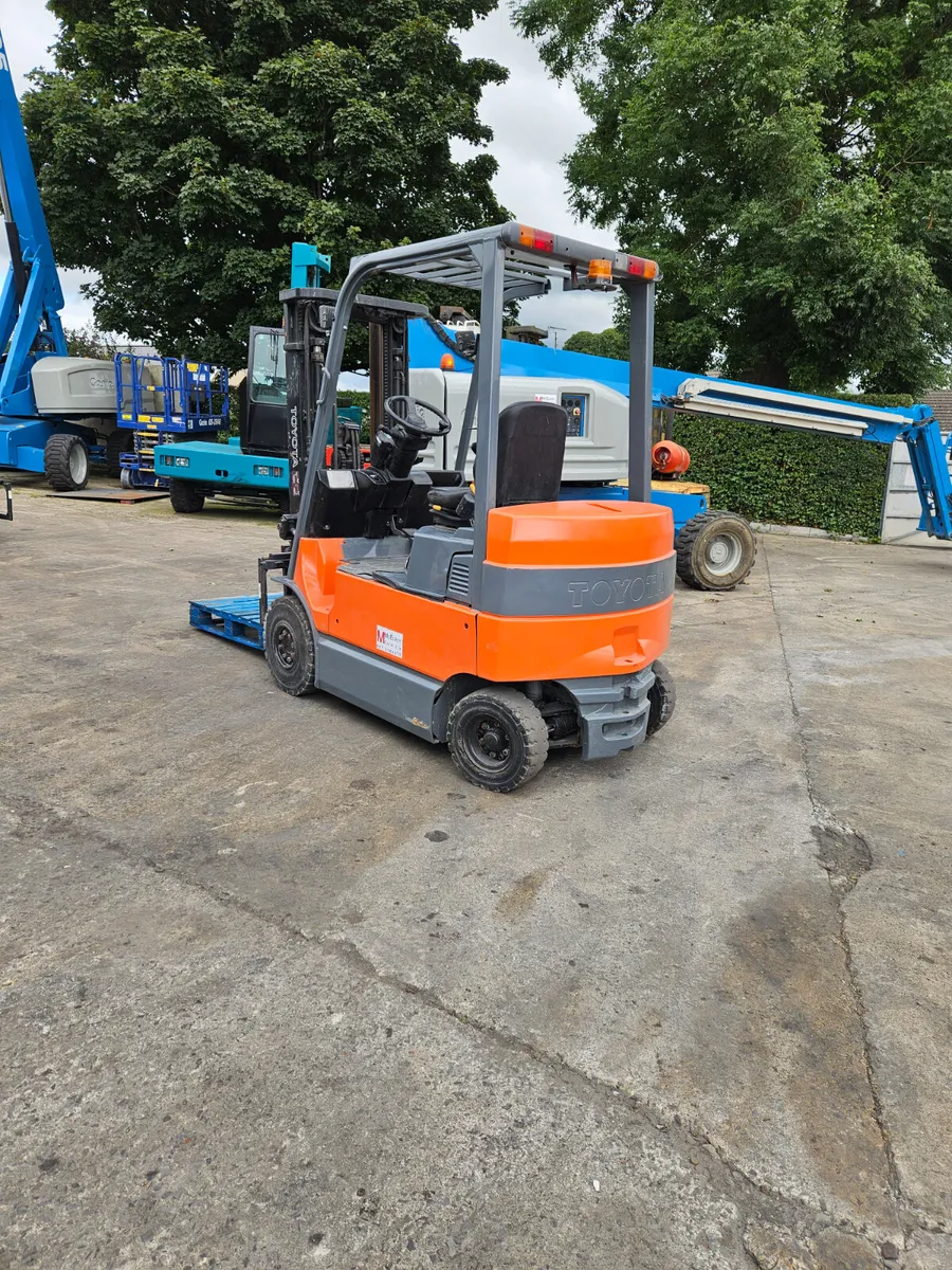 Electric Forklift - Image 2