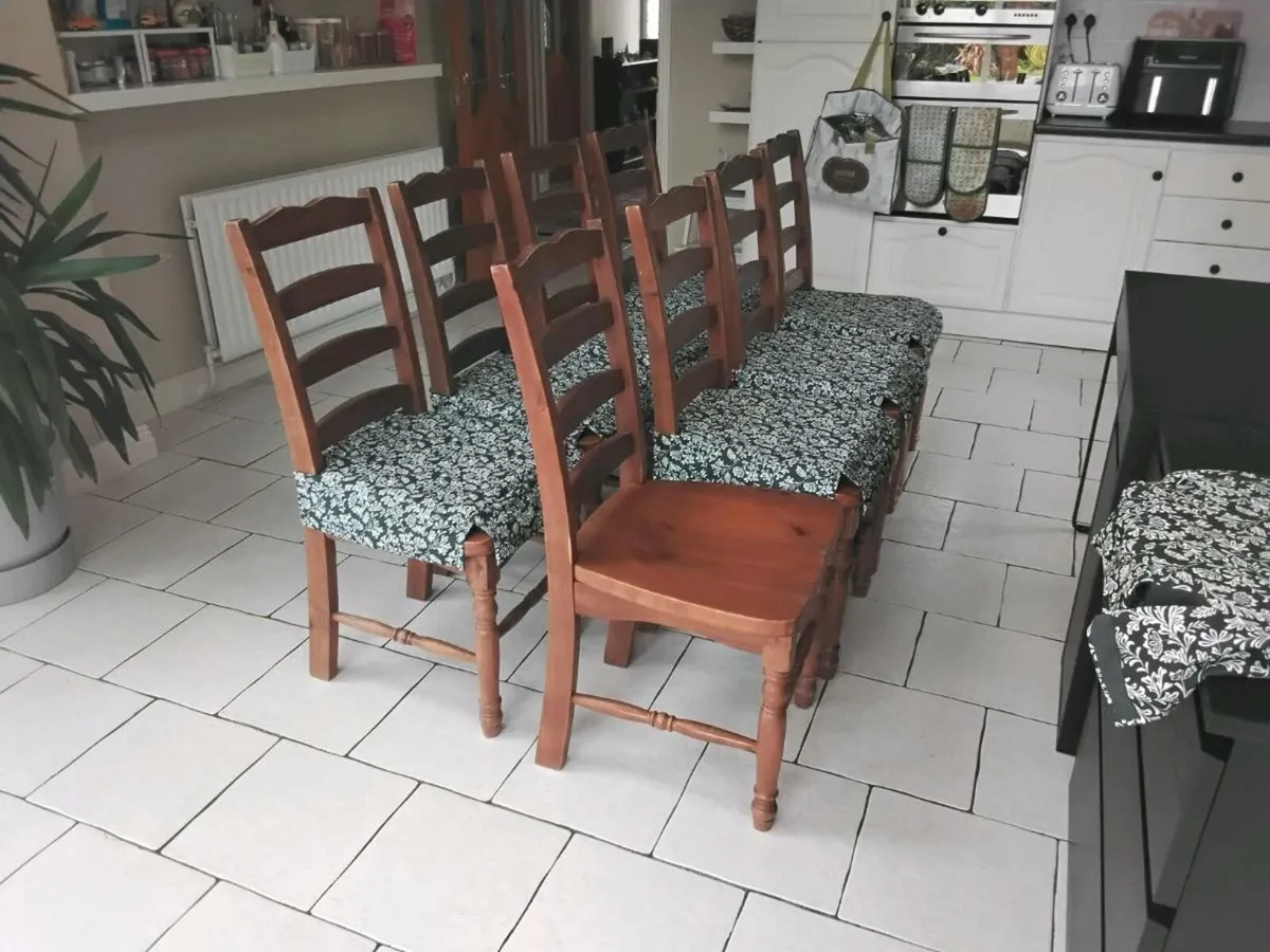 8 Kitchen Chairs - Image 1