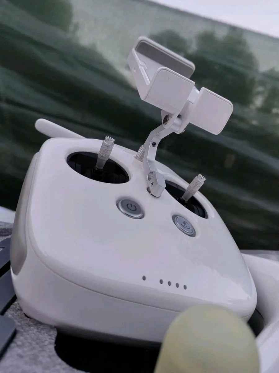DJI Phantom 4 4K Camera + 3 Batteries & Backpack - Image 4