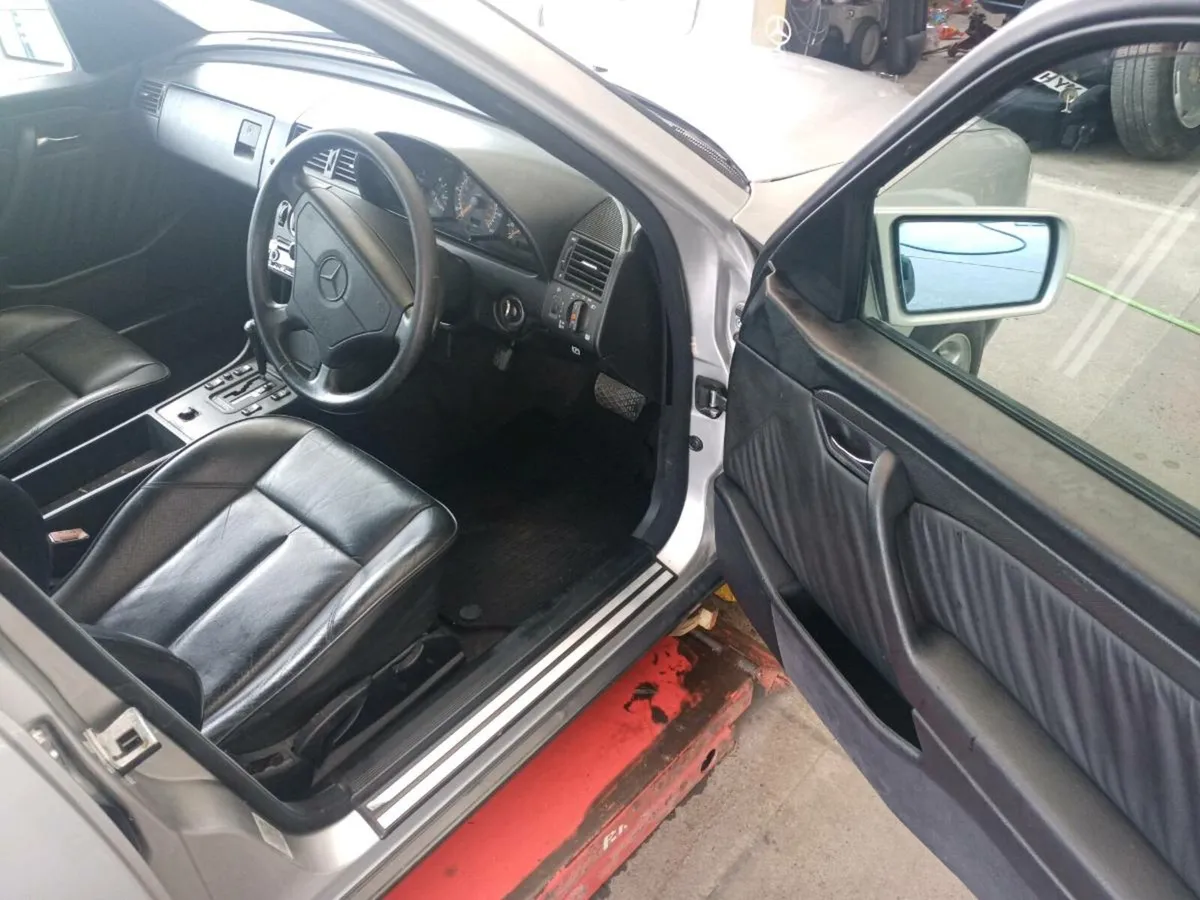 mercedes 280 sport. + Audi coupe - Image 4