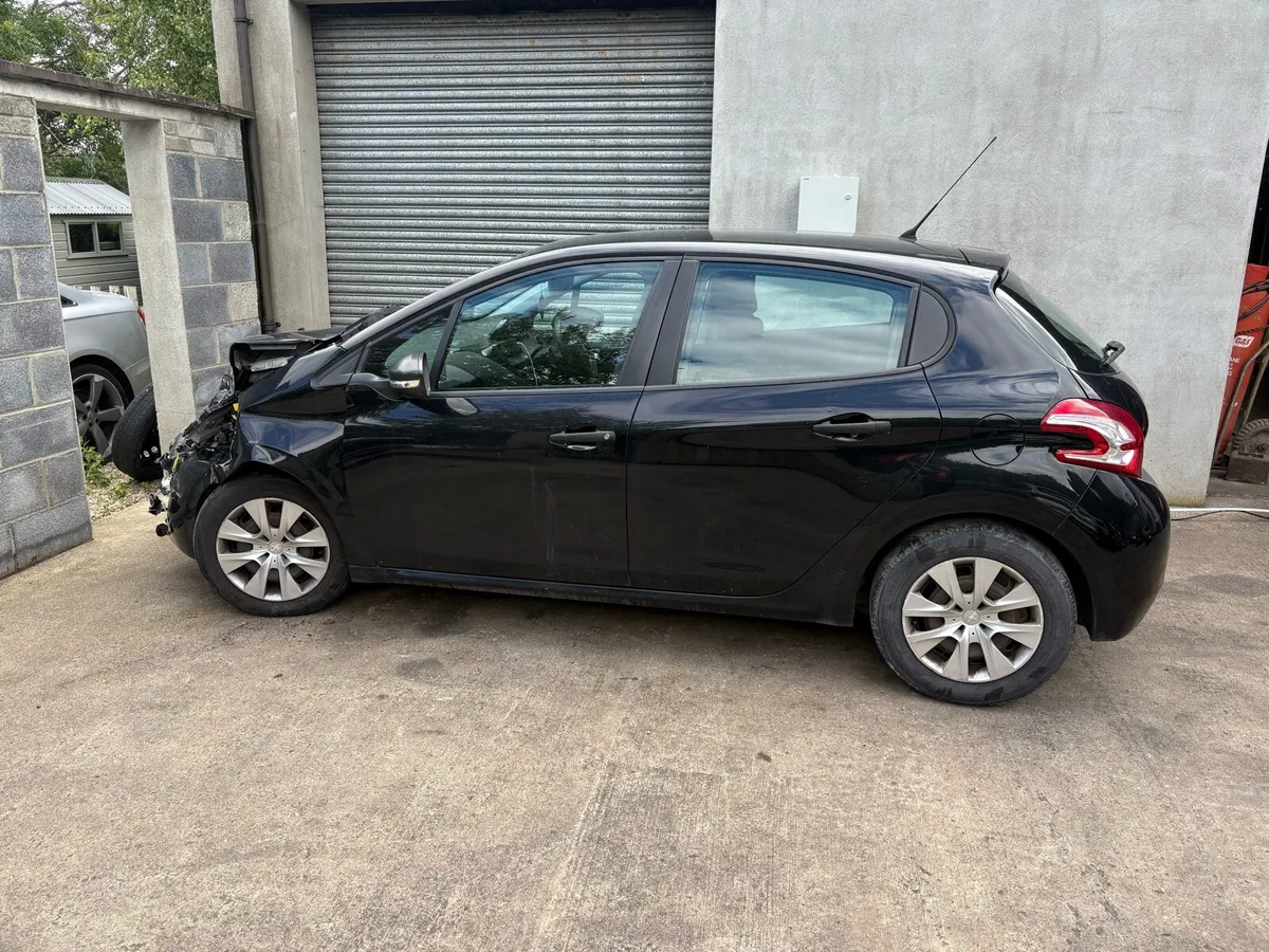 PEUGEOT 208 1.2..!! FOR BREAKING OR REPAIR!! - Image 1