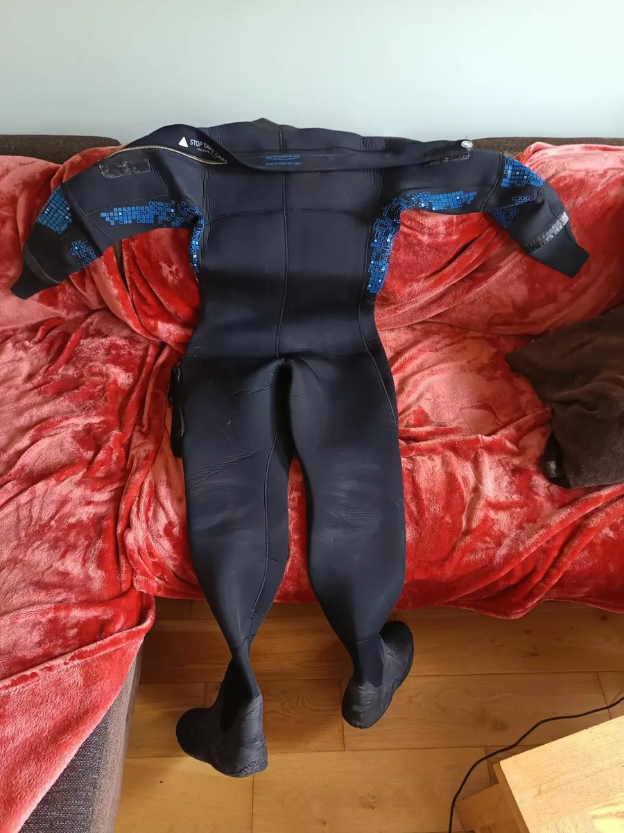 Dry suit - scuba diving - Image 2
