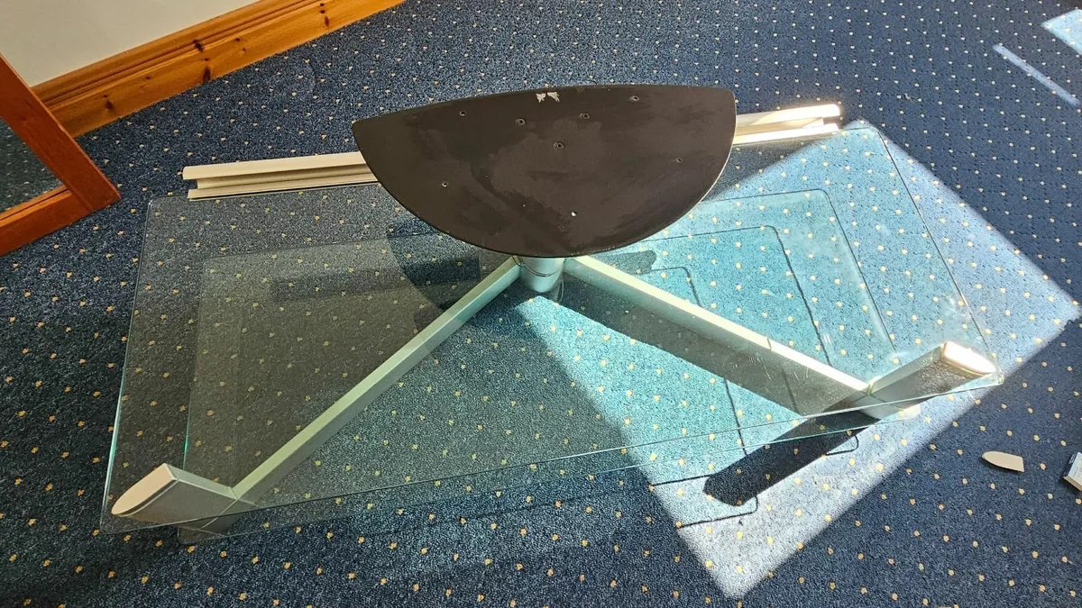 TV stand - Image 2