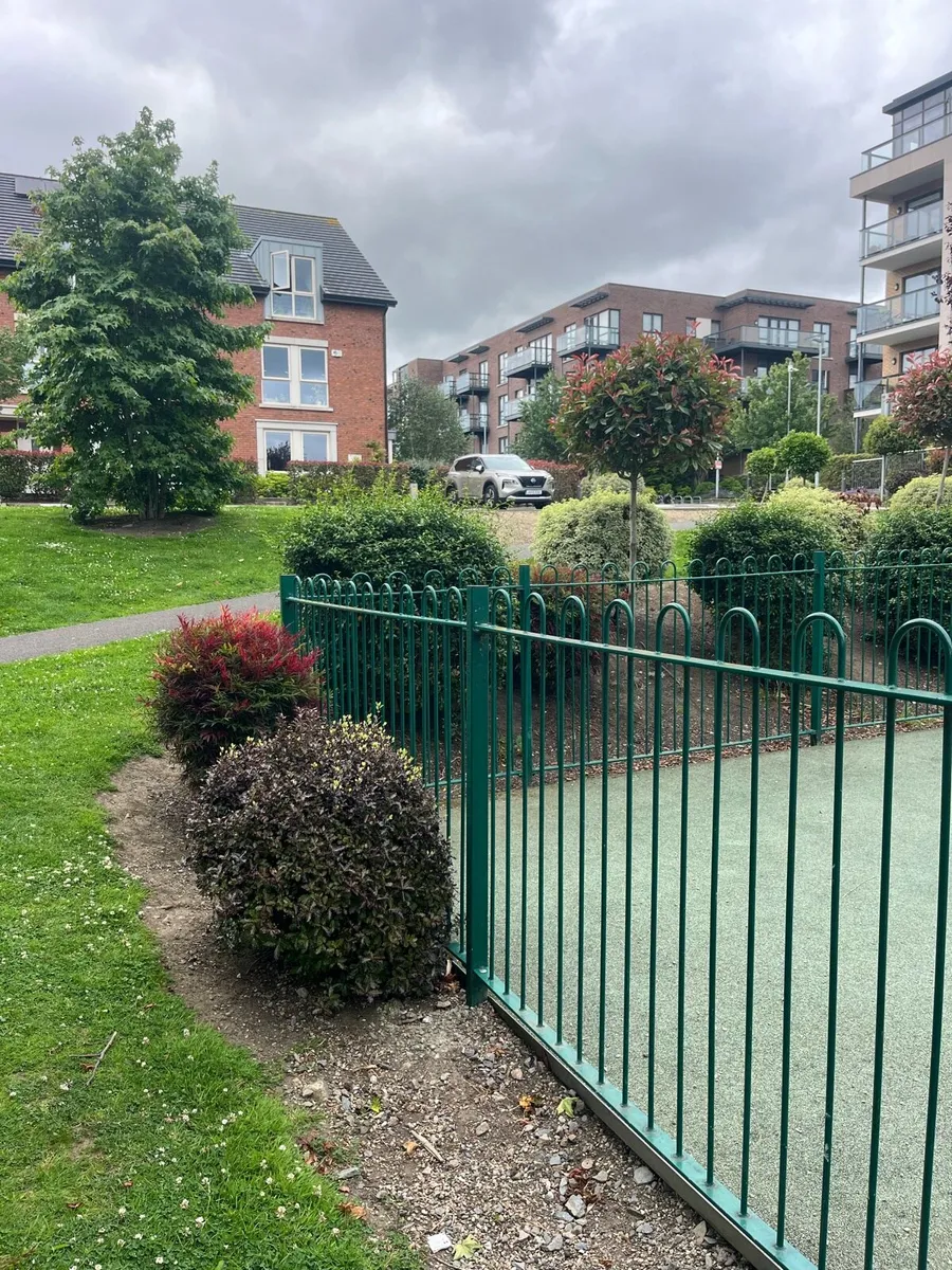 Bow top railings - Image 2
