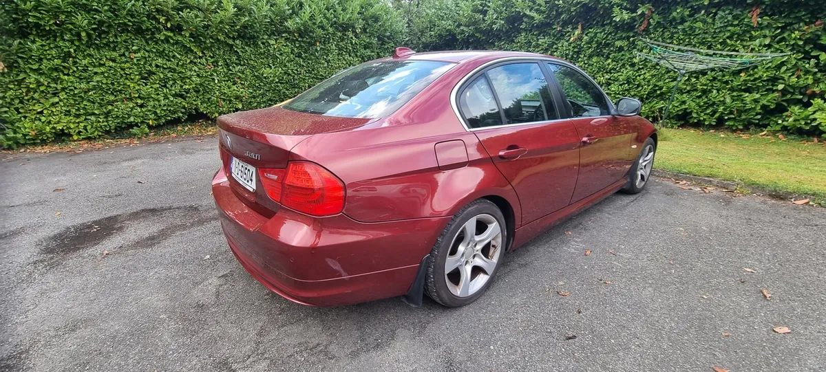 BMW 3-Series 2011 - Image 4
