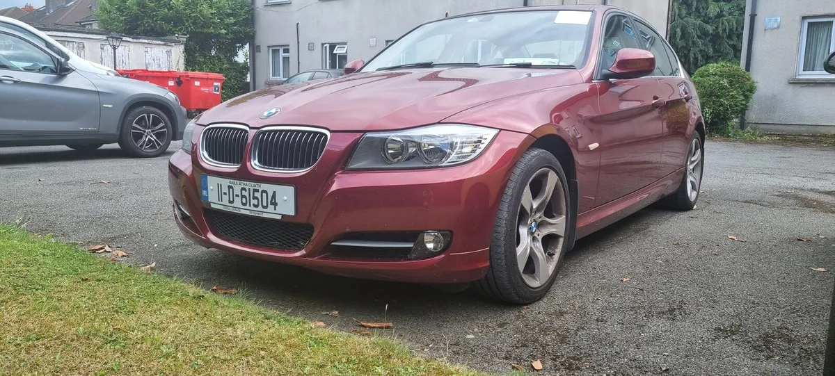 BMW 3-Series 2011 - Image 3