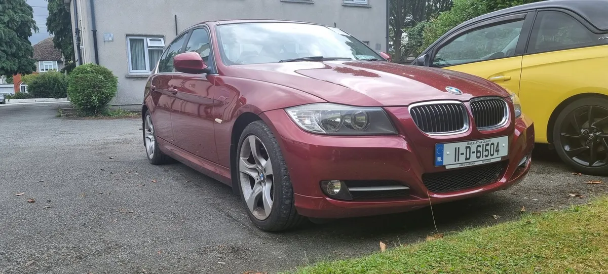 BMW 3-Series 2011 - Image 2