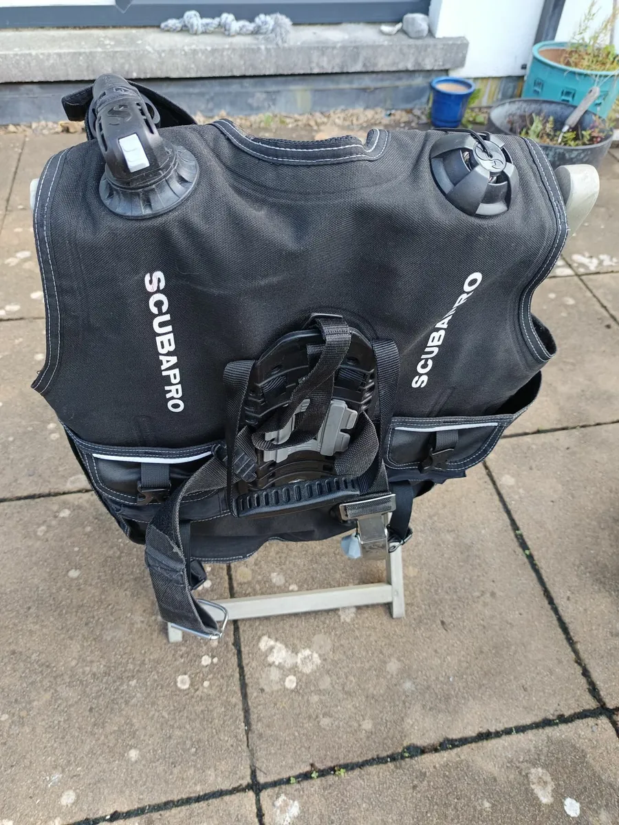 Buoyancy control device & Regulator - scuba diving - Image 3
