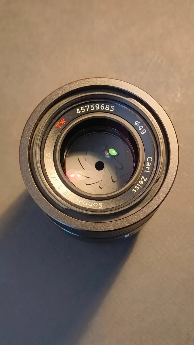 Sony Zeiss 55mm f1.8 Sonnar for Sony FE - Image 2