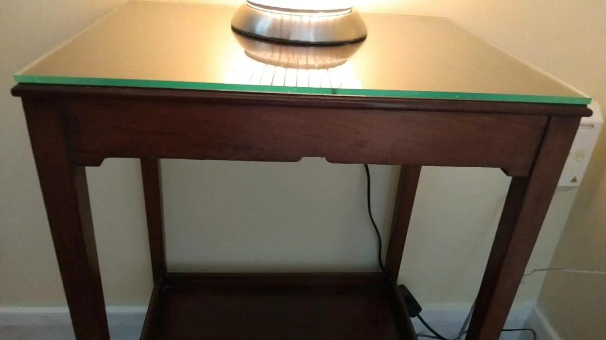 TWO MATCHING LAMP / SIDE TABLES - Image 3