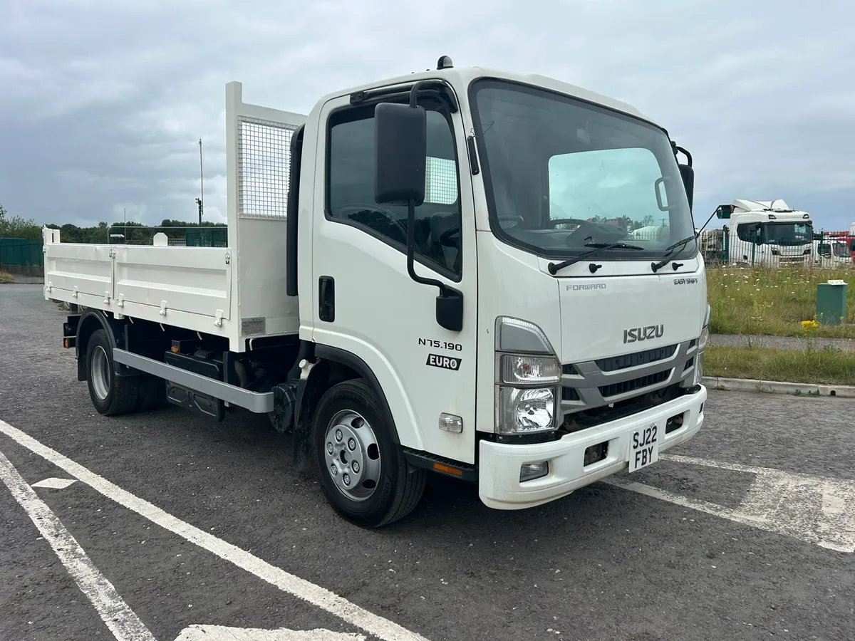 2022 Isuzu Tipper - Image 1