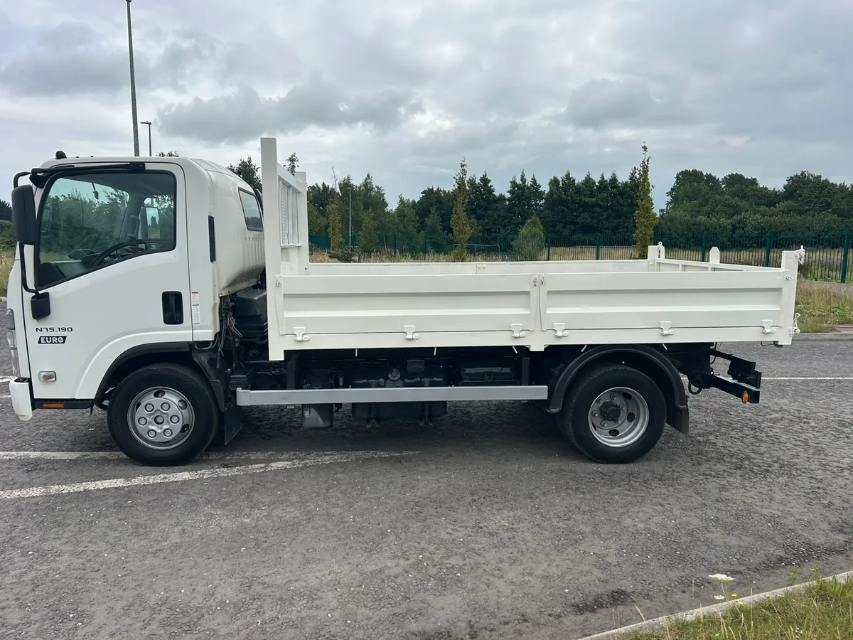 2022 Isuzu Tipper - Image 4