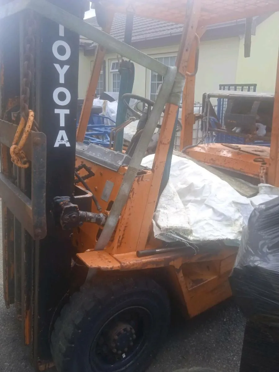 Forklift - Image 4