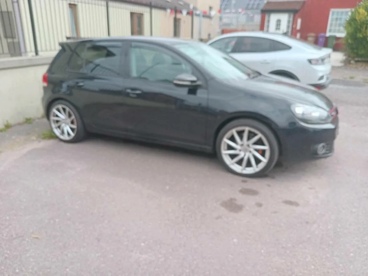 Volkswagen golf - Image 2