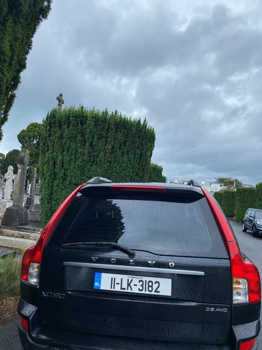 Volvo XC90 2011 - Image 2