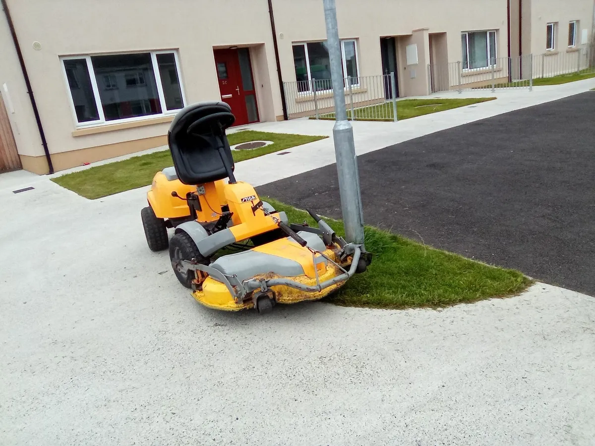 Zero turn Ride on lawnmower - Image 1