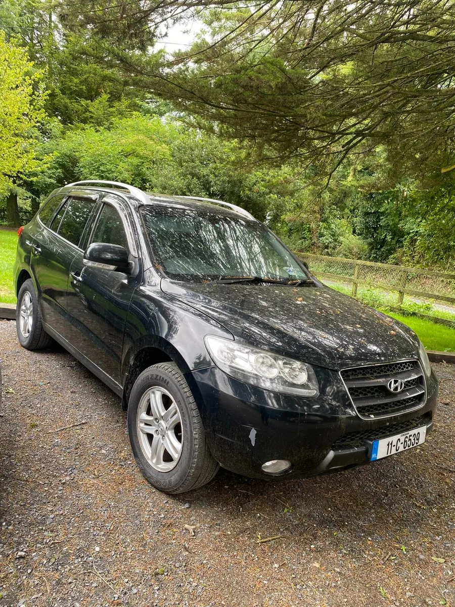 2011 hyundai snanta fe 7 seater - Image 1