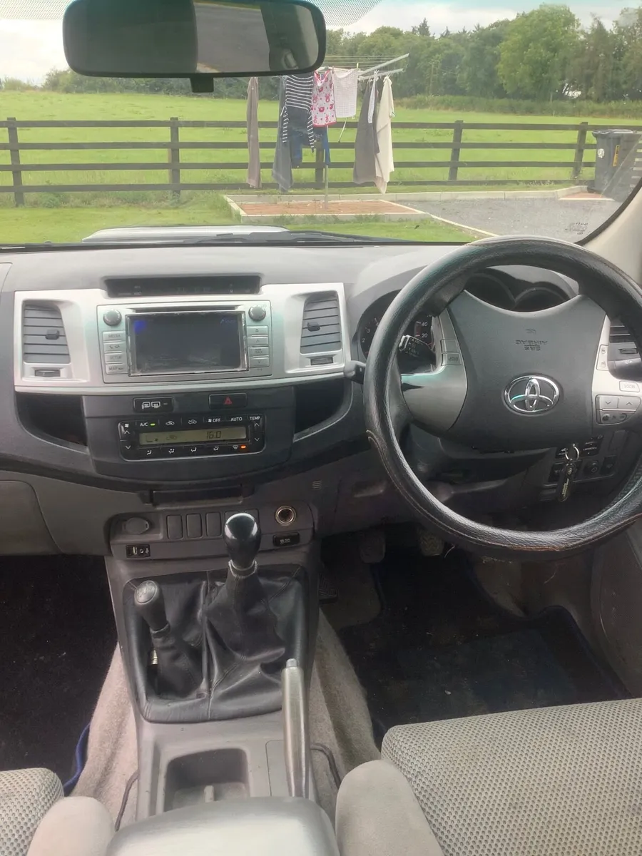 Toyota Hilux 2014 jeep - Image 3