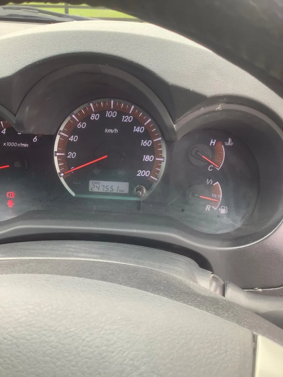 Toyota Hilux 2014 jeep - Image 4