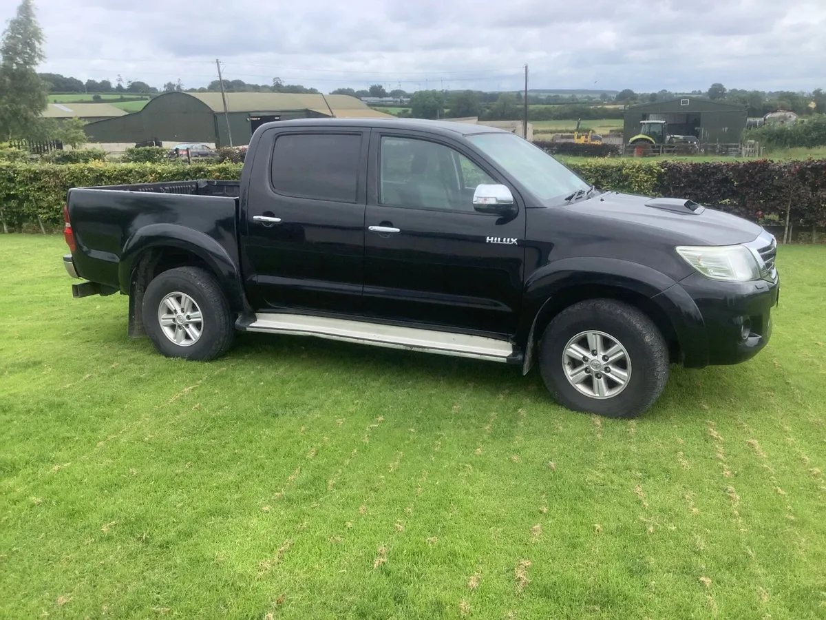 Toyota Hilux 2014 jeep - Image 1
