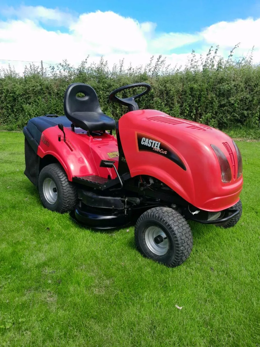Castel twincut ride on mower - Image 1