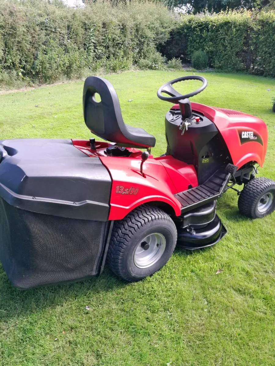 Castel twincut ride on mower - Image 3
