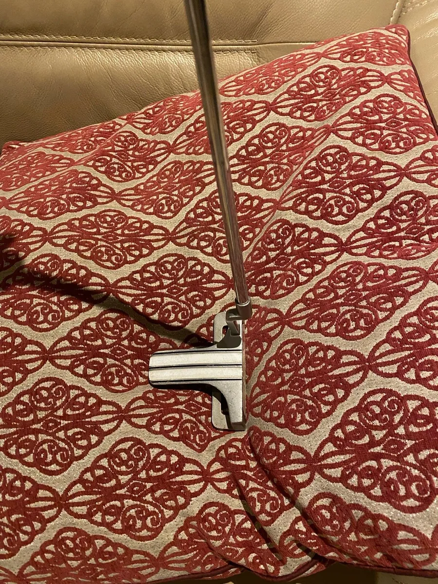 Odyssey white hot putter with headcover - Image 2