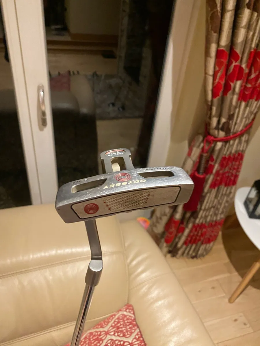 Odyssey white hot putter with headcover - Image 3