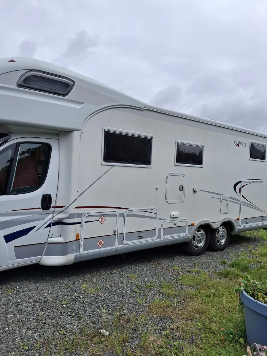 Camper - Image 2