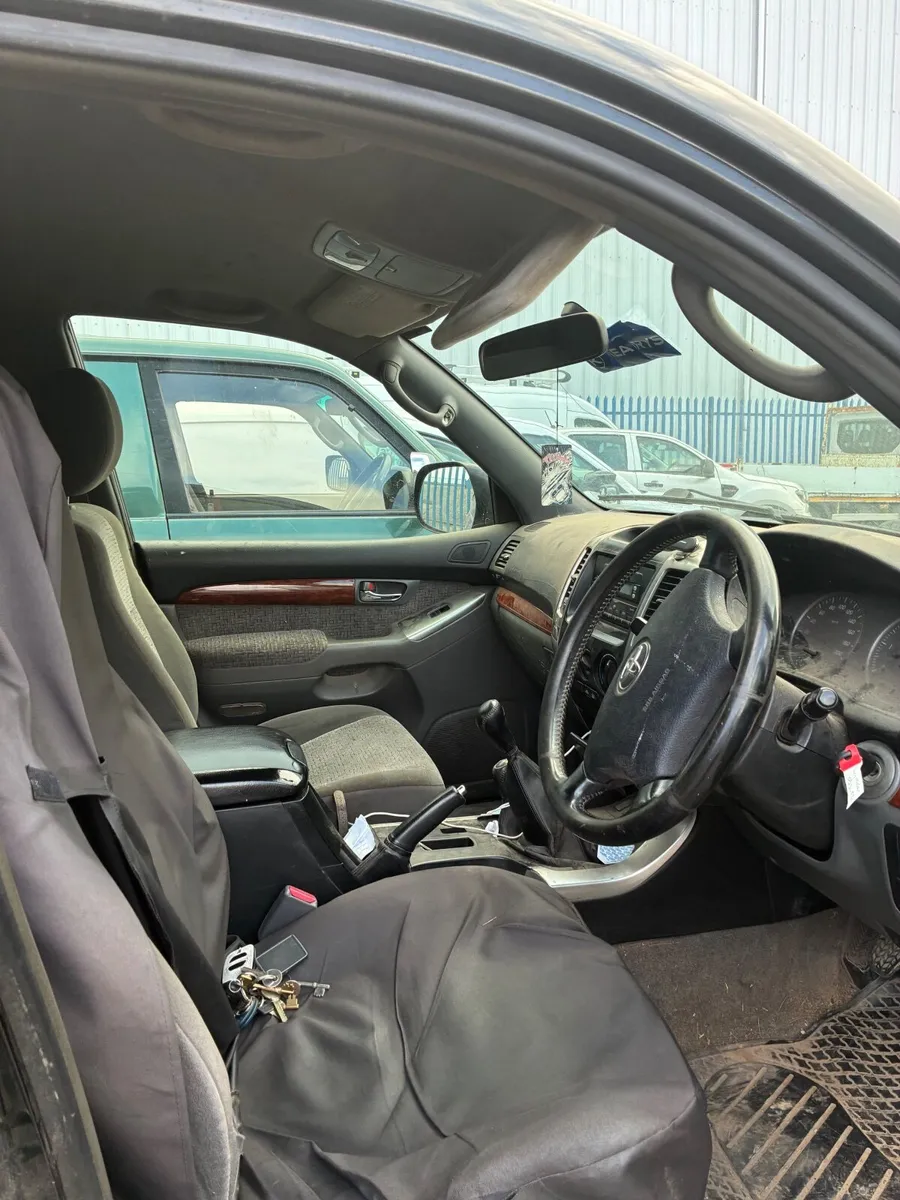 Toyota Land Cruiser 2005 - Image 3