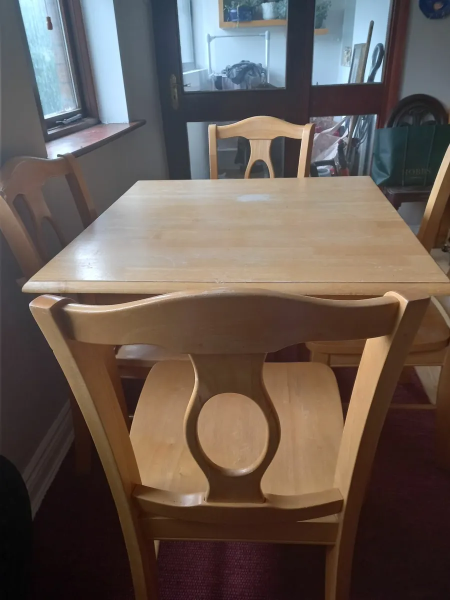 Table & Chairs