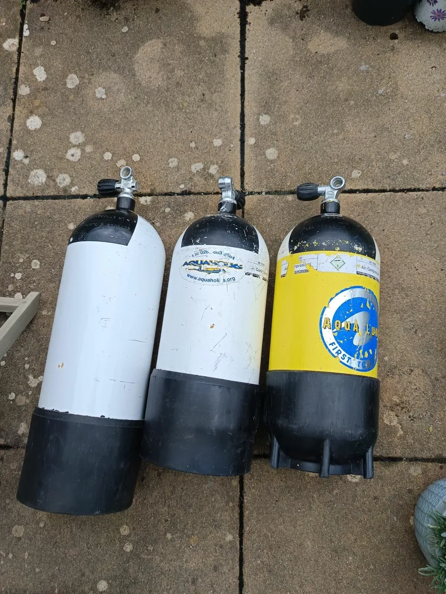 Scuba diving cylinders
