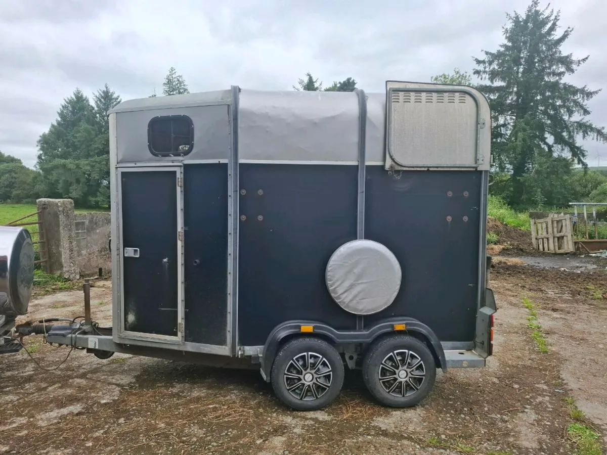 Horse box - Image 1