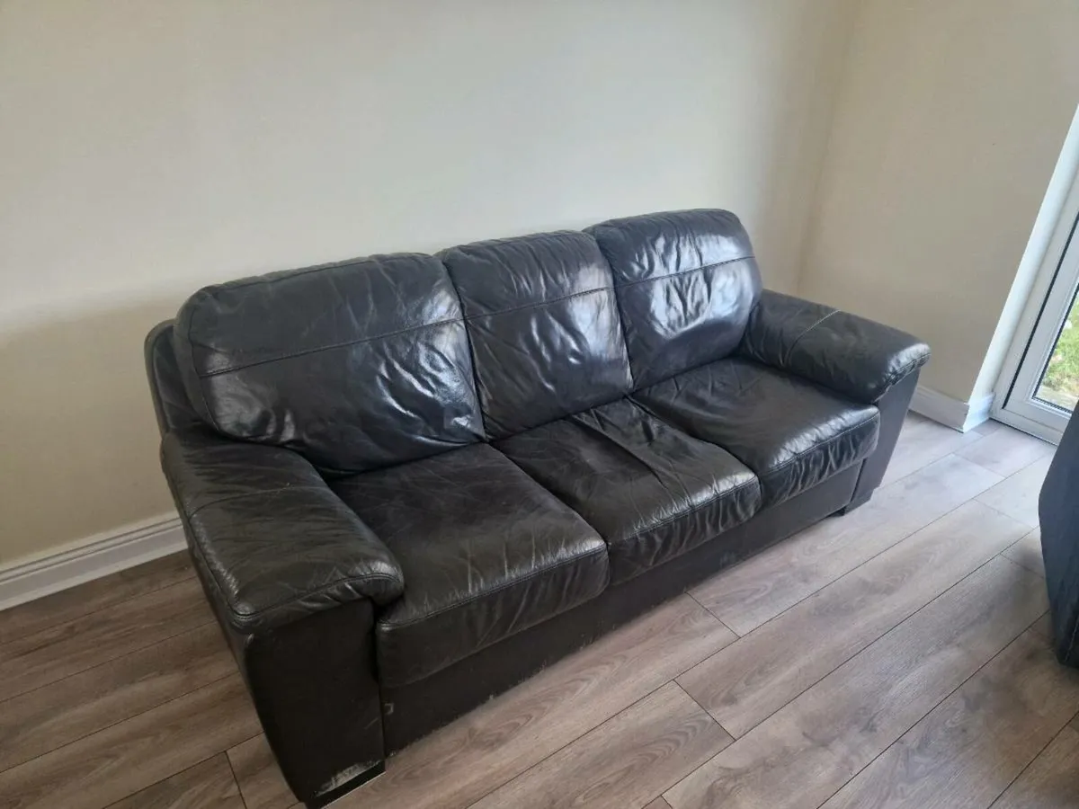 3 seater couch - FREE - Image 1