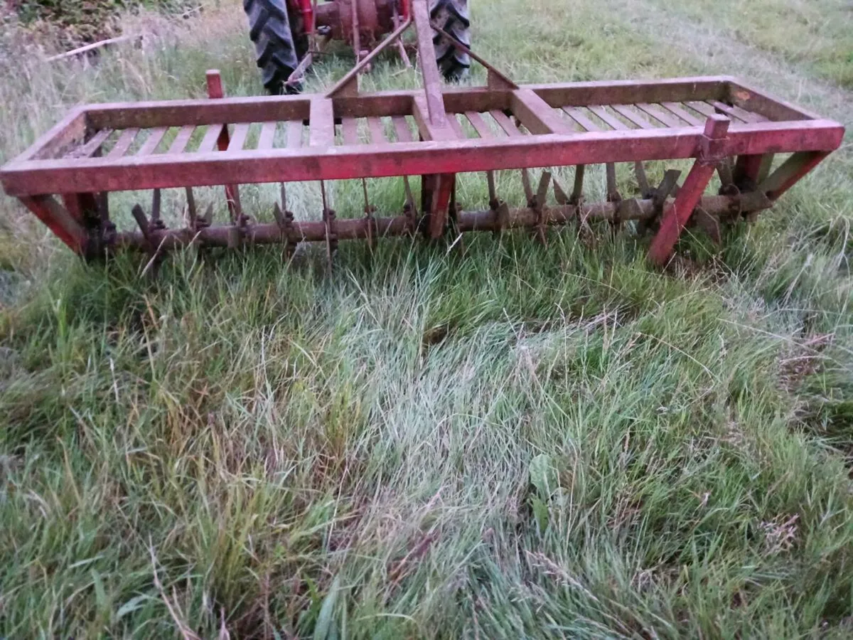 Aerator and tipping trailer - Image 1