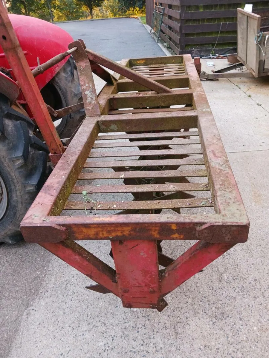 Aerator and tipping trailer - Image 3